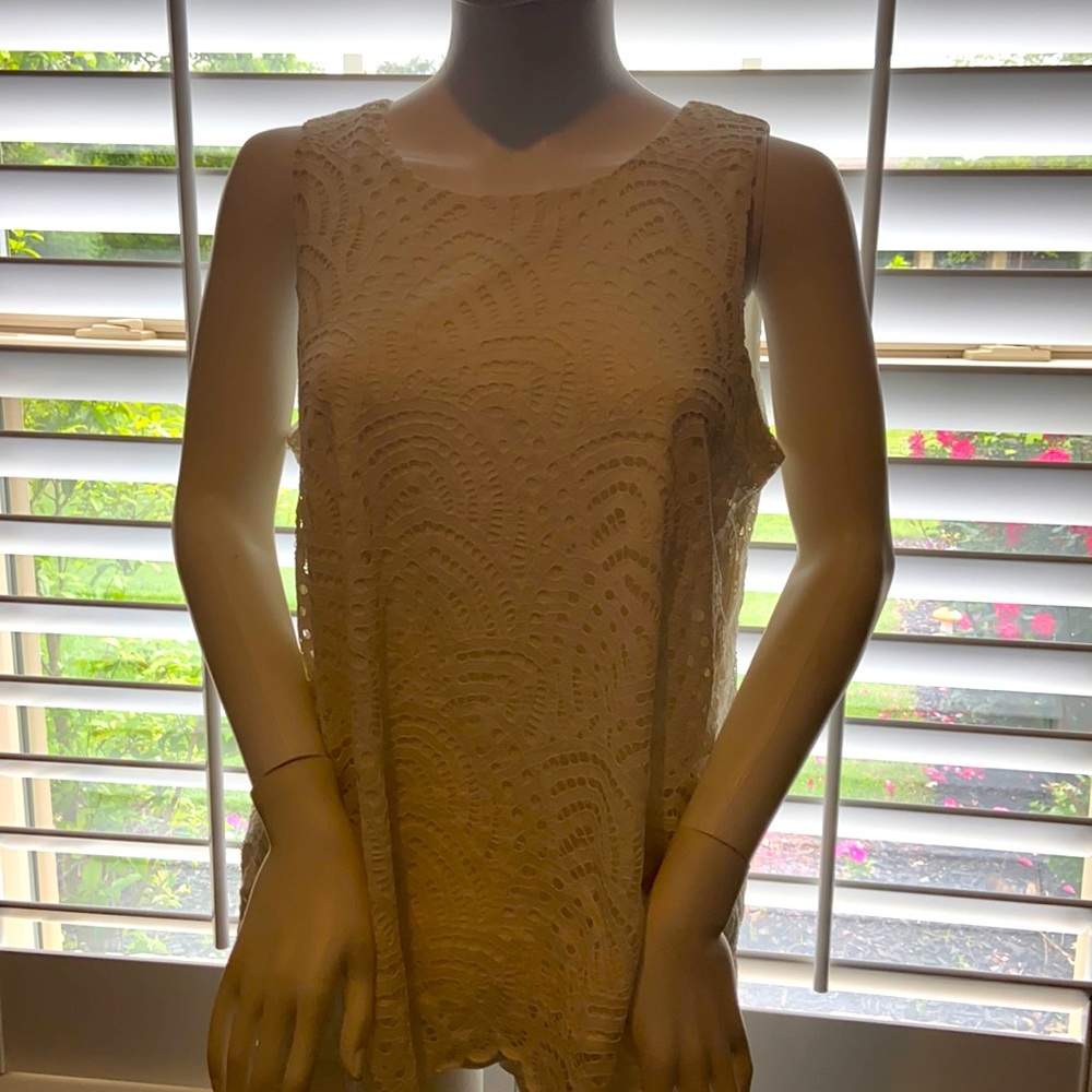 Worthington lace sleeveless shirt